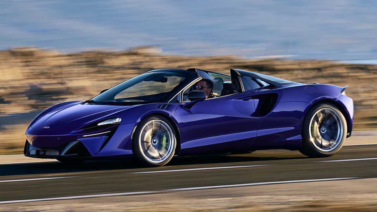 2025 McLaren Artura Spider 690 HP and 205MPH Speed for Ultimate